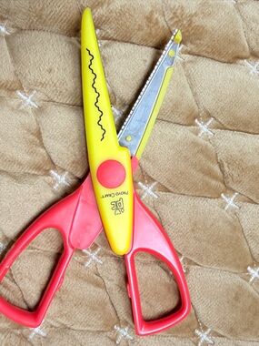 Provo Craft Paper Shaper Scissor model 34-0004 scrapbooking supplies crafters